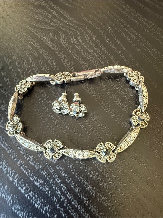 Jewelry - Silver & Onyx Tone Floral Link Bracelet & Earrings